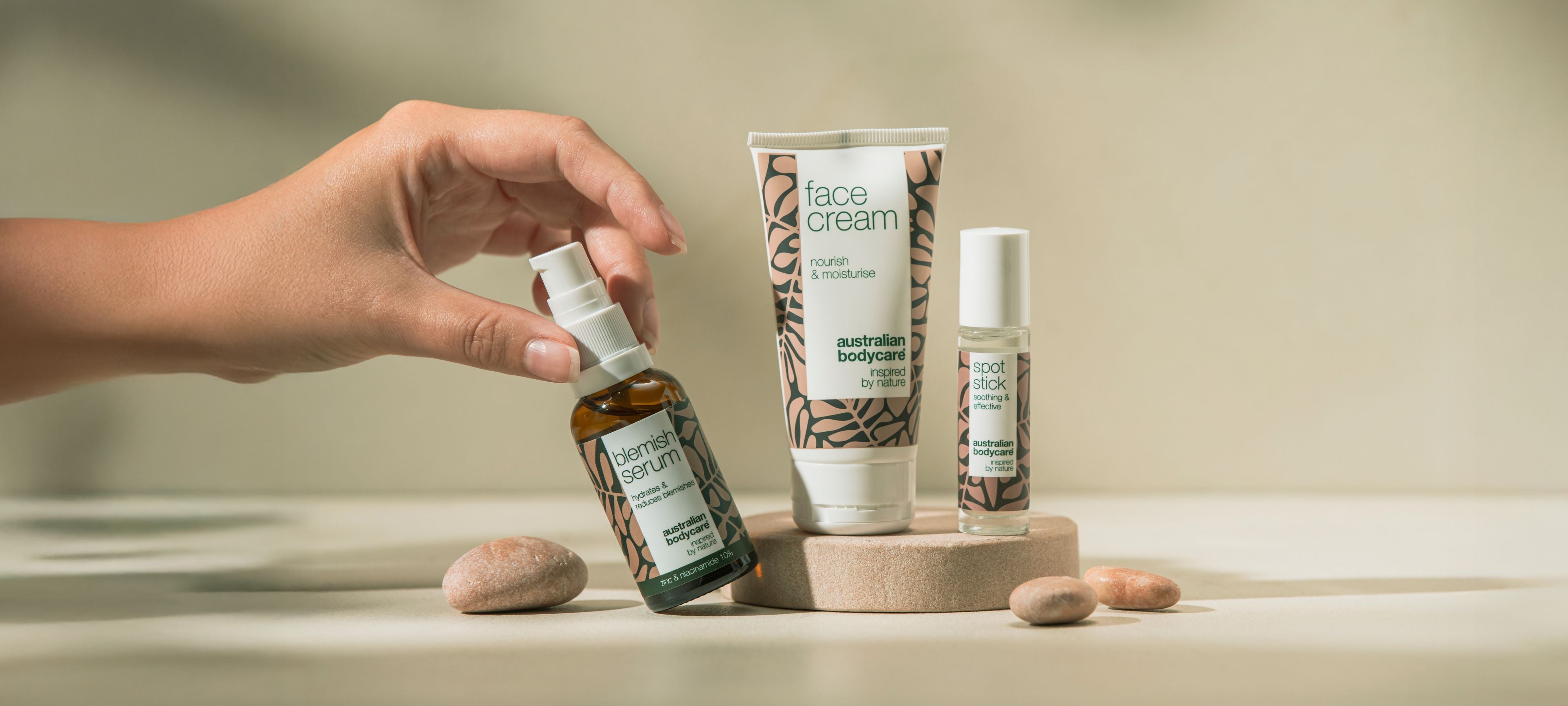 Teepuuöljy tuotteet aknen hoitoon - Luonnollinen ratkaisu epäpuhtaalle iholle