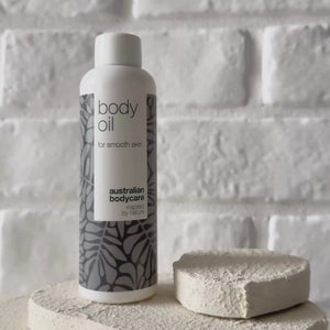 Body Oil vähentää raskausarpia, arpia ja pigmenttiläiskiä. Sisältää manteliöljyä, skvalaania ja E-vitamiinia kosteutta ja kimmoisuutta varten.