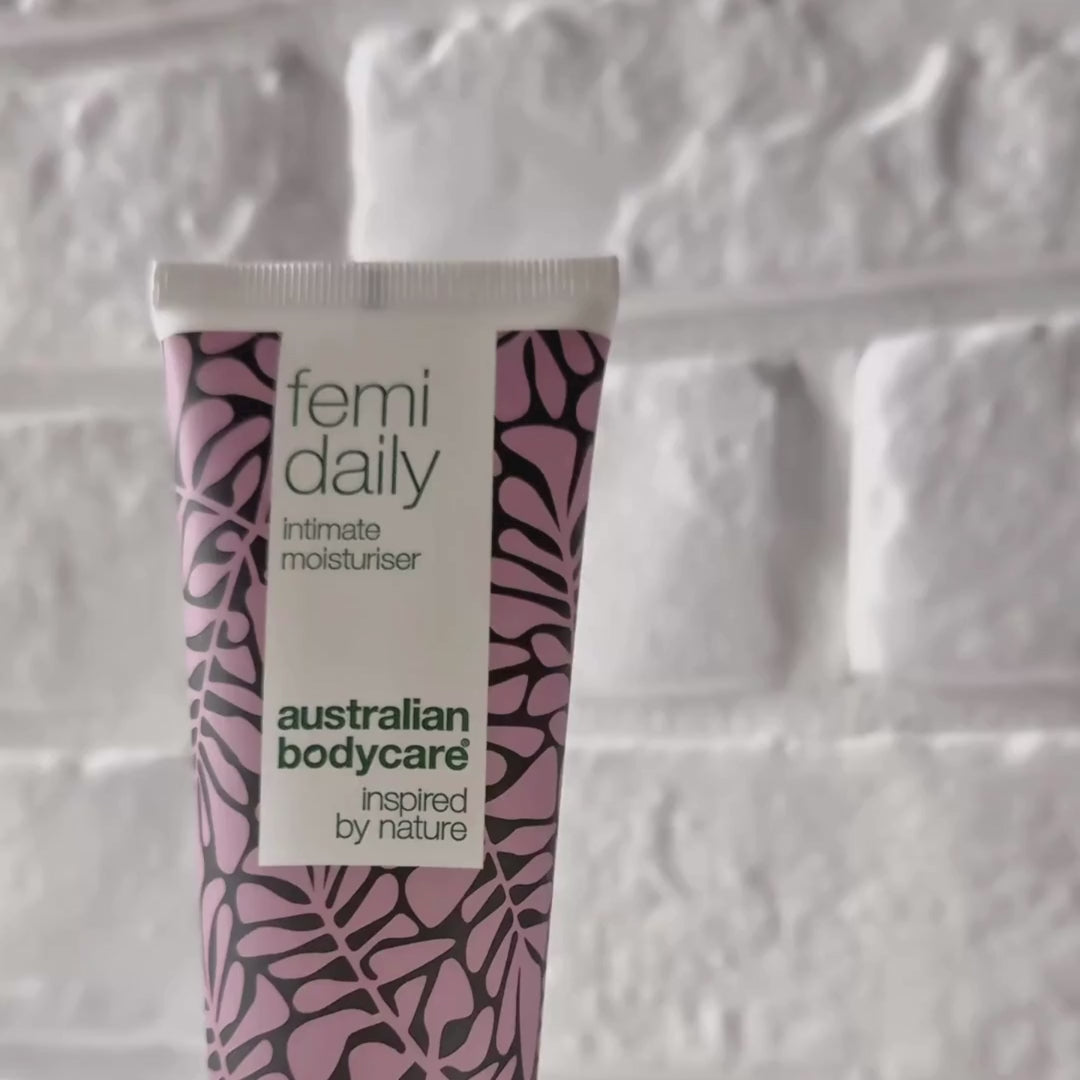 Video, jossa näkyy Australian Bodycare Femi Daily Intiimigeeli ja sen kevyt, rauhoittava koostumus.