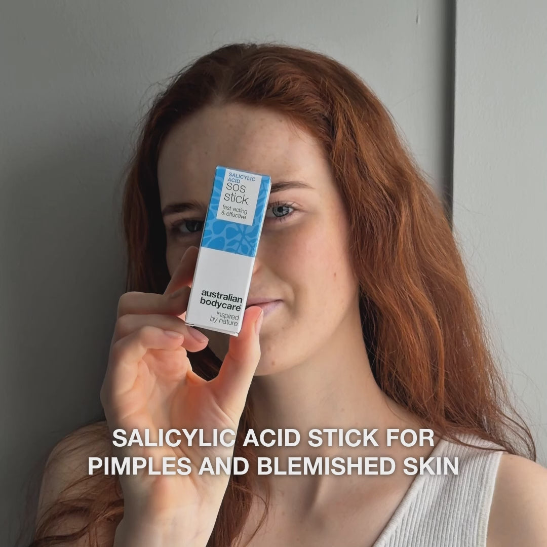 Salisyylihappo SOS Stick näpyille ja punoituksen vähentämiseen — Salisyylihappo SOS Stick puhdistaa rasvoittuvan ihon, vähentää epäpuhtauksia ja tasapainottaa ihoa. Sisältää Salisyylihappoa.