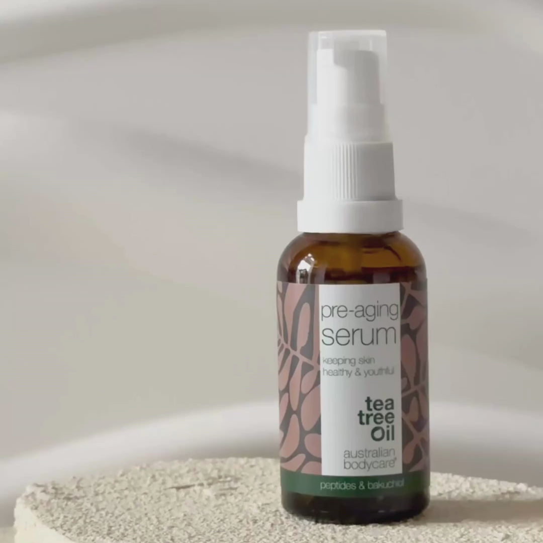 Pre-aging Serum – Ehkäisee ryppyjä ja juonteita — Pre-aging Serum torjuu ikääntymisen merkkejä Peptidien, Kofeiinin ja Hyaluronihapon avulla. Silottaa juonteita, kiinteyttää ja kosteuttaa tehokkaasti.